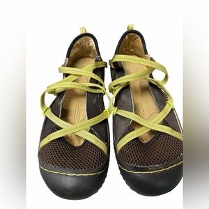 J-41 Design Women’s closed toe hiking sandals Size 6